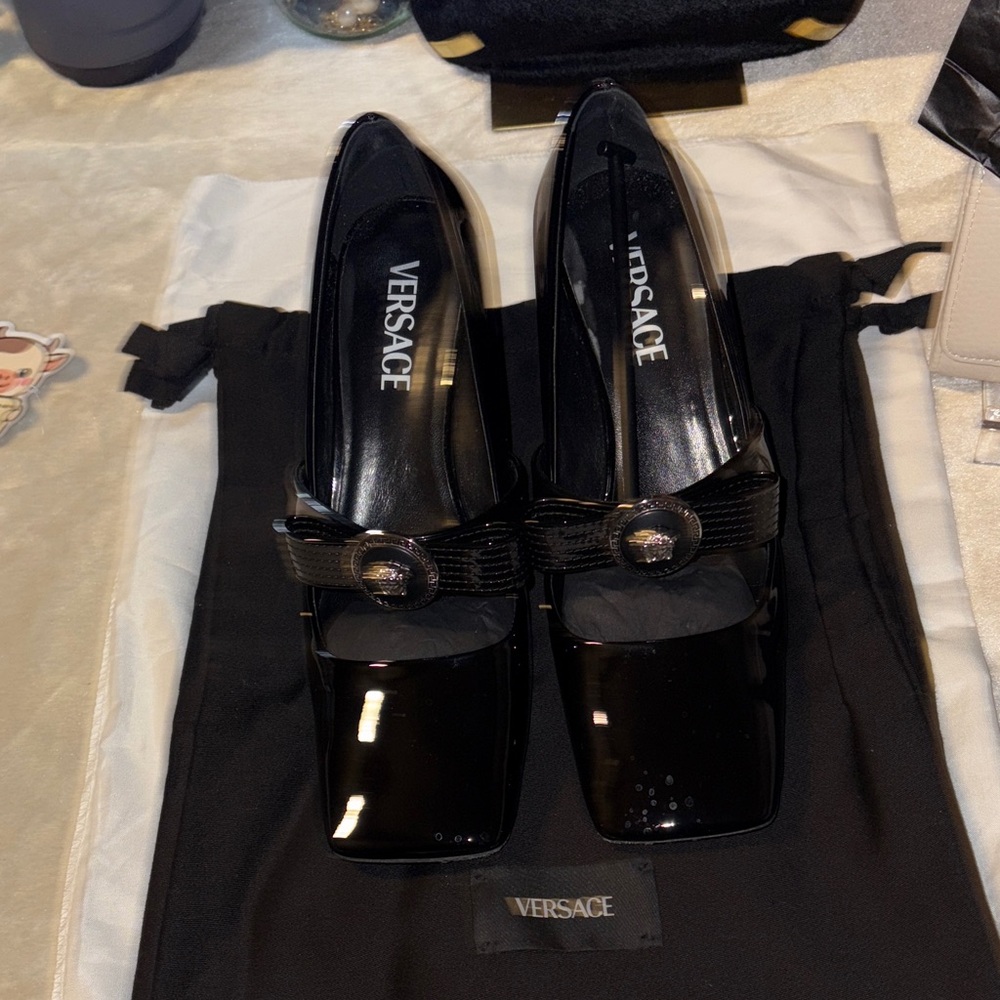 Versace Women's Black Patent Leather Chuncky Heel